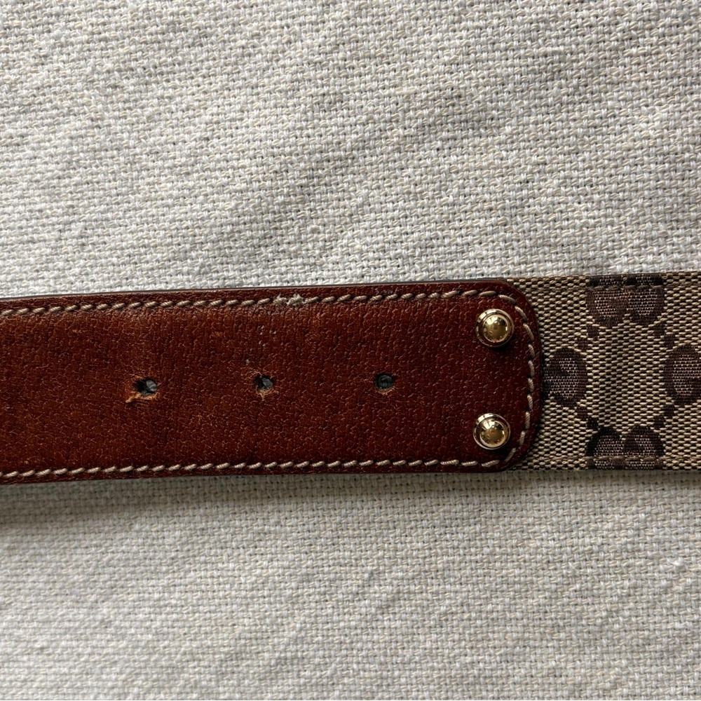 Gucci Signature Belt Featuring Iconic Bamboo and Gold Statement Buckle - Picture 4 of 6